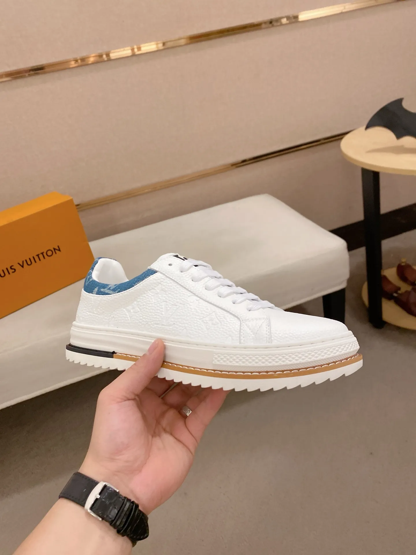 Men's shoes💰 420💰louis vuitton (Louis Vuitton/lv)🔍🔍The new counters are on sale at the same time. The uppers are imported from Italy. ⃣️Re-engraved🇮🇹💪💪, ⚠Sole: The original sole is specially provided by the original factory, the exclusive movable molded sole is super comfortable, ⚠Original and single goods 🔍high quality, you can enter and leave the counter at will, welcome to compare⚠. Code number: 38-44 (45/customized, non-refundable)